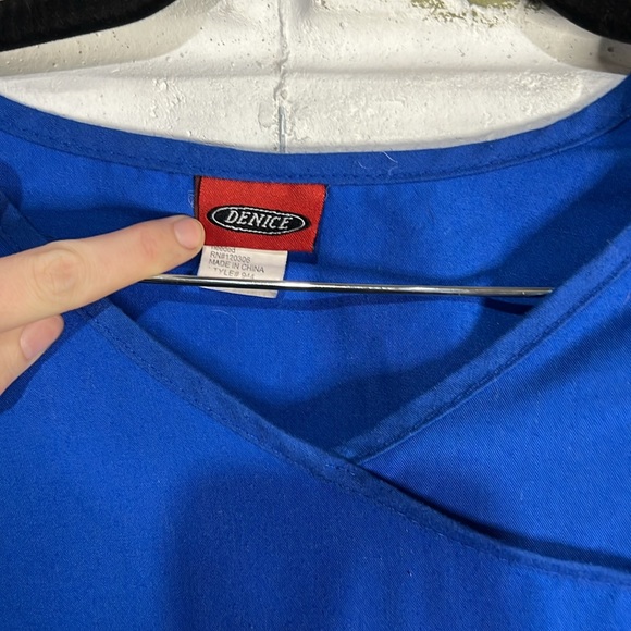 Denice Women’s Blue Scrub Top - Size Extra Small‎ - Picture 2 of 3